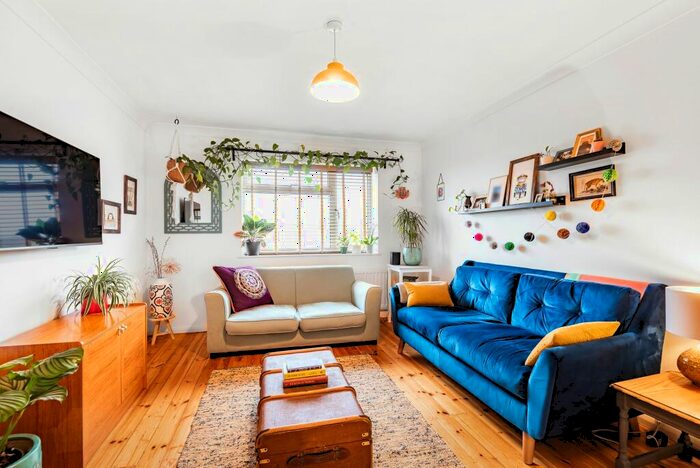 2 Bedroom Maisonette To Rent In The Pastures, Kings Worthy, SO23