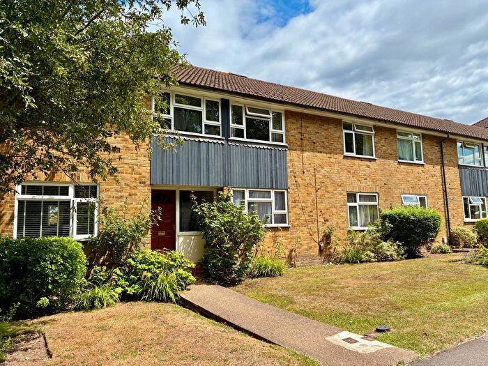 2 Bedroom Flat To Rent In Woodfield Lane, Ashtead, KT21