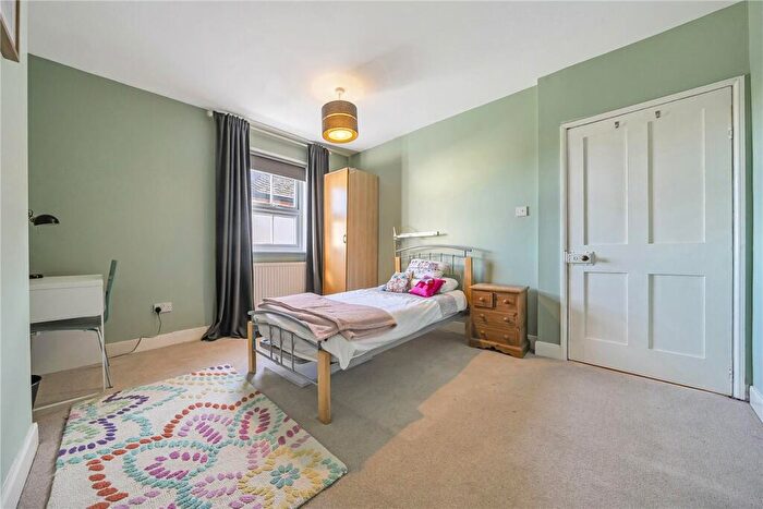 5 Bedroom Detached House For Sale In Bath Road, Speen, Newbury, Berkshire, RG14