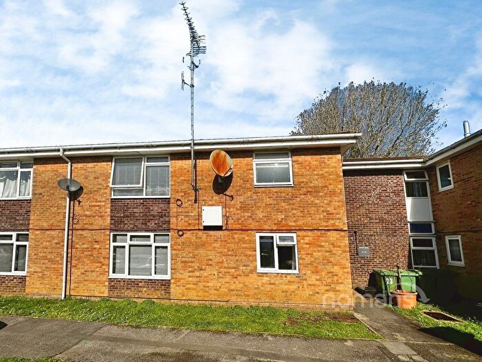 2 Bedroom Flat For Sale In Orchard Close, Colden Common, Winchester, SO21