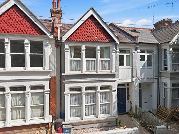 2 Bedroom Flat For Sale In Warrior Square North, Southend-On-Sea, SS1