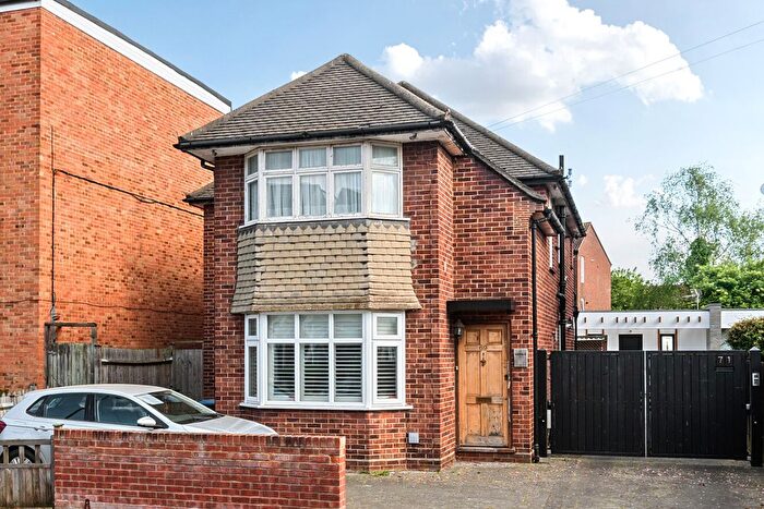 2 Bedroom Maisonette For Sale In Devonshire Road, Colliers Wood, London, SW19