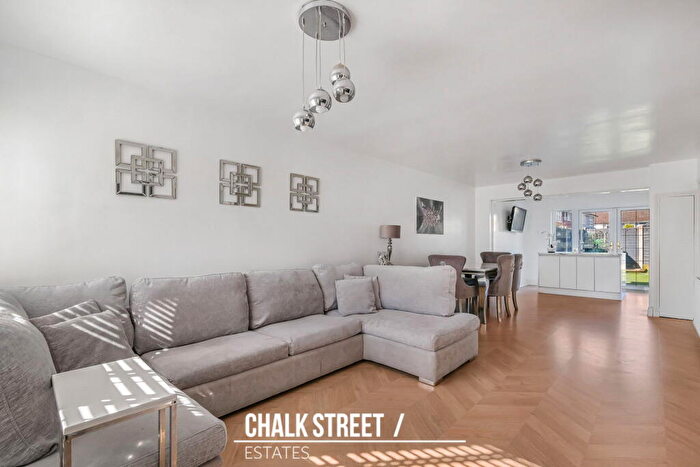 3 Bedroom End Of Terrace House For Sale In Detling Close, Hornchurch, RM12