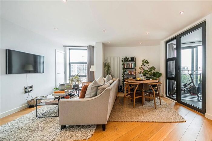 1 Bedroom Flat For Sale In Esker Place, Cambridge Heath, E2