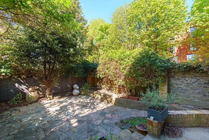 2 Bedroom Flat To Rent In Priory Road, South Hampstead, London, NW6