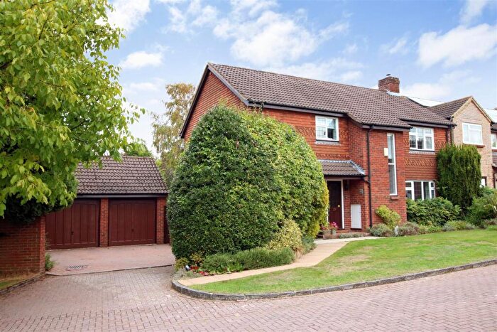 4 Bedroom Detached House For Sale In The Green, Fetcham, KT22
