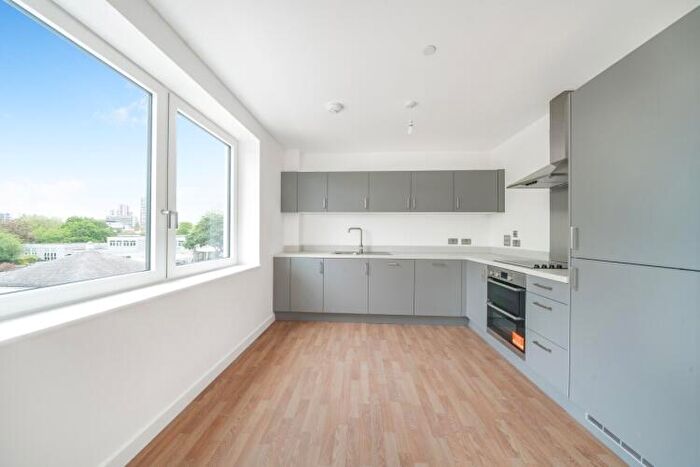 2 Bedroom Apartment To Rent In St Pauls Road Barking, IG11