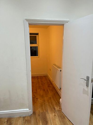 1 Bedroom Flat To Rent In High Road Leytonstone, London, E11
