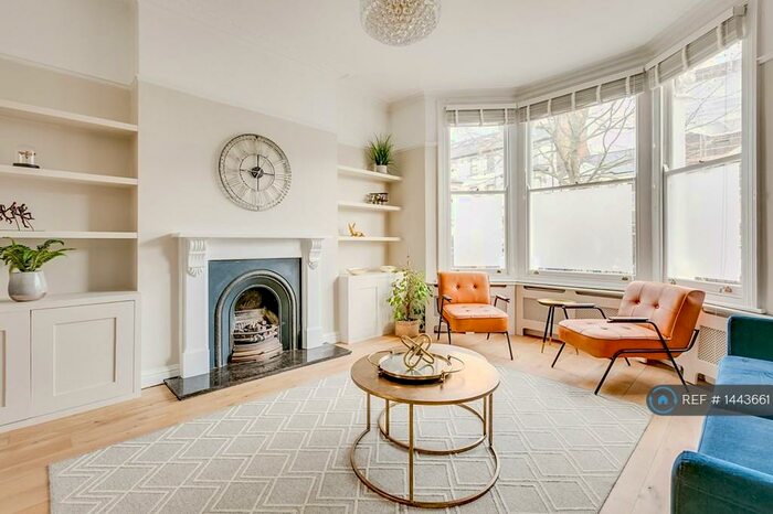 4 Bedroom Semi-Detached House To Rent In Balham Park Road, Balham, SW12
