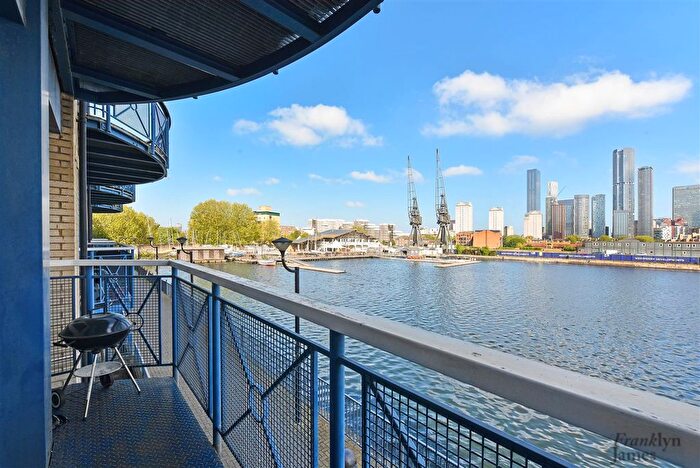 2 Bedroom Flat For Sale In Arden Crescent, London, E14