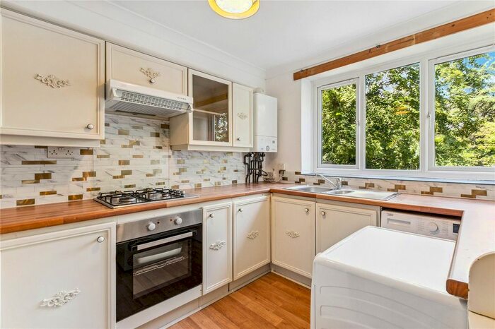 3 Bedroom Flat To Rent In Innes Gardens, Putney, SW15