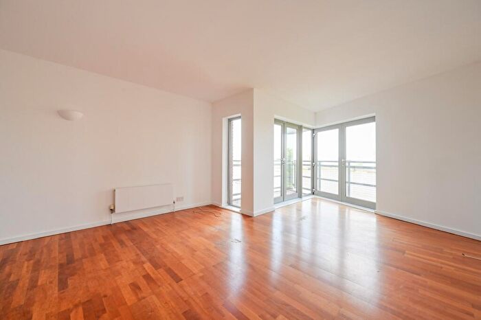 2 Bedroom Flat For Sale In Hutchings Wharf, Hutchings Street, London, E14
