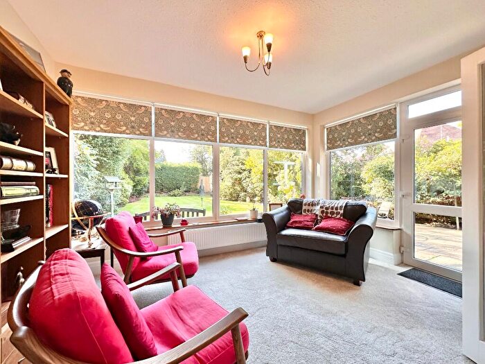 3 Bedroom Detached House For Sale In Craddock Road, Sale, Trafford, Greater Manchester, M33