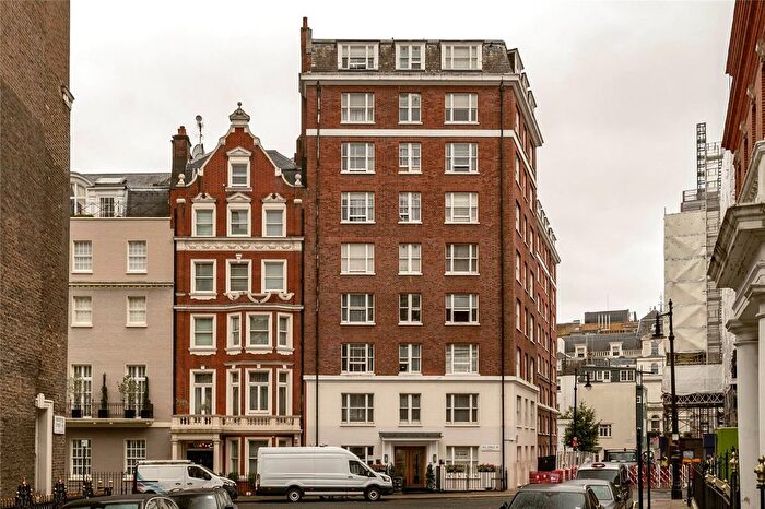 2 Bedroom Flat To Rent In Hill Street, Mayfair, W1J