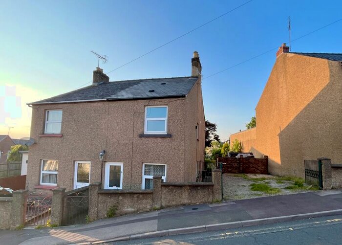2 Bedroom Semi-Detached House To Rent In Station Street, GL14