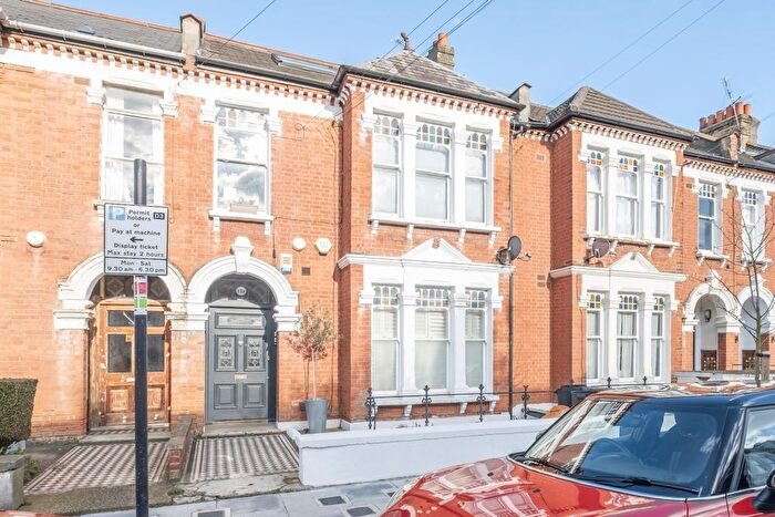 2 Bedroom Flat To Rent In Louisville Road, London, SW17