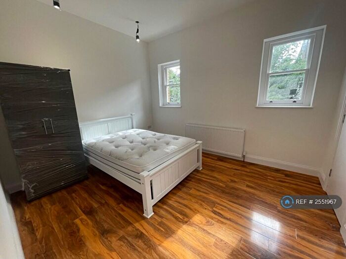 3 Bedroom Flat To Rent In Warham Road, Croydon, CR2