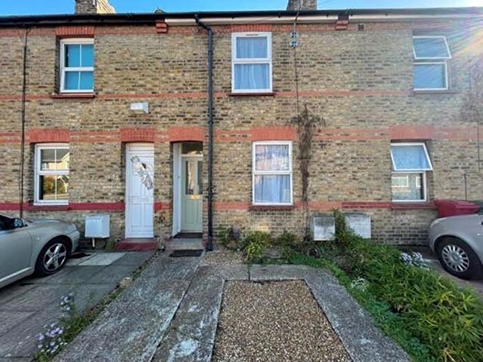2 Bedroom Terraced House To Rent In Grays Road, Slough, SL1