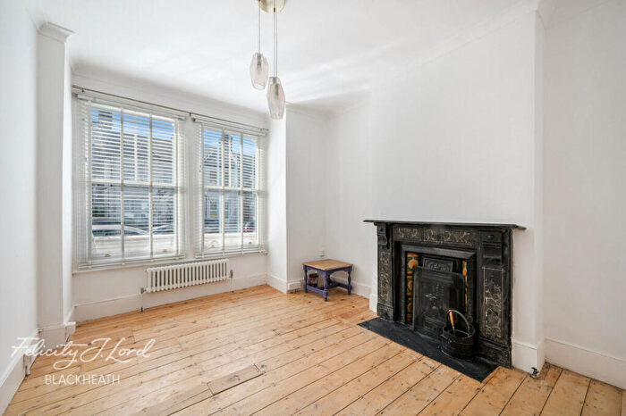 2 Bedroom Maisonette For Sale In Eastcombe Avenue, Charlton, SE7