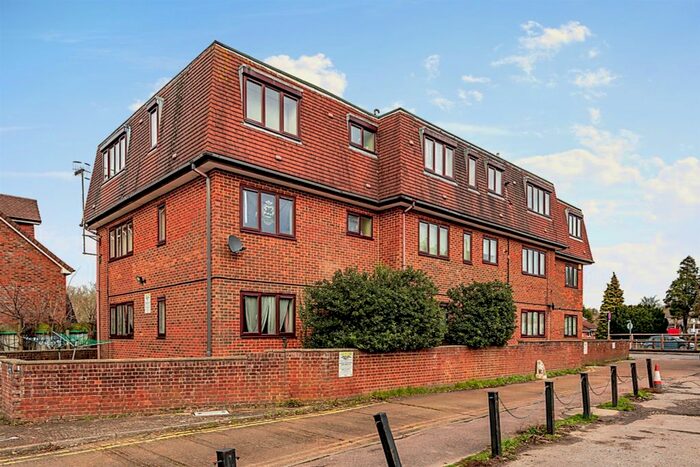 1 Bedroom Flat For Sale In Brighton Road, Salfords, Redhill, RH1