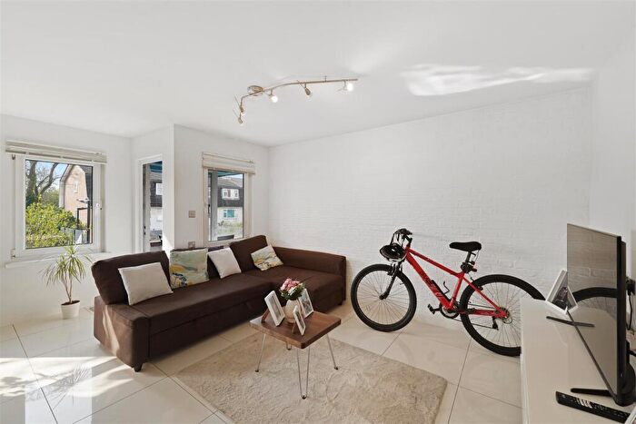 1 Bedroom Flat To Rent In Atkinson Road, Canning Town, E16