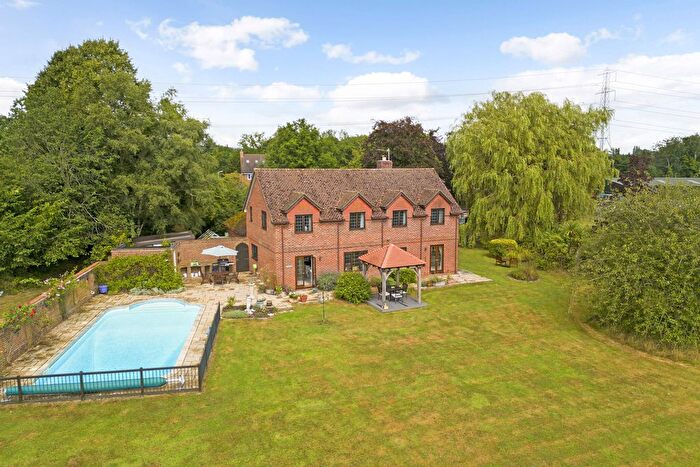 4 Bedroom Detached House For Sale In Bramley Road, Tadley, RG26
