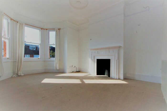 3 Bedroom Flat To Rent In Sutton Road, London, N10