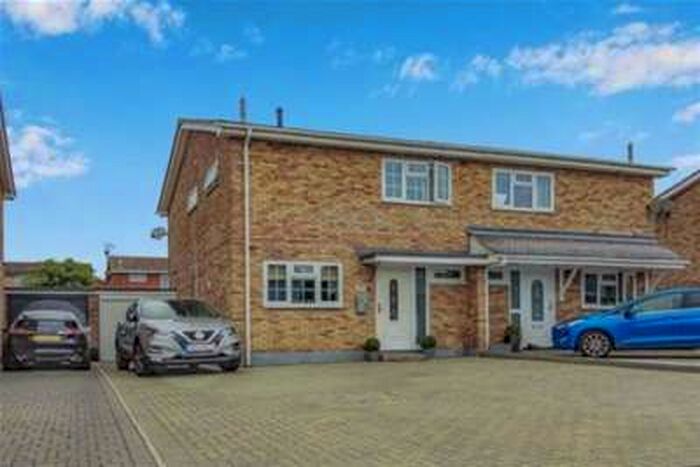3 Bedroom Semi-Detached House To Rent In Dunkirk Road, Burnham-on-crouch, CM0