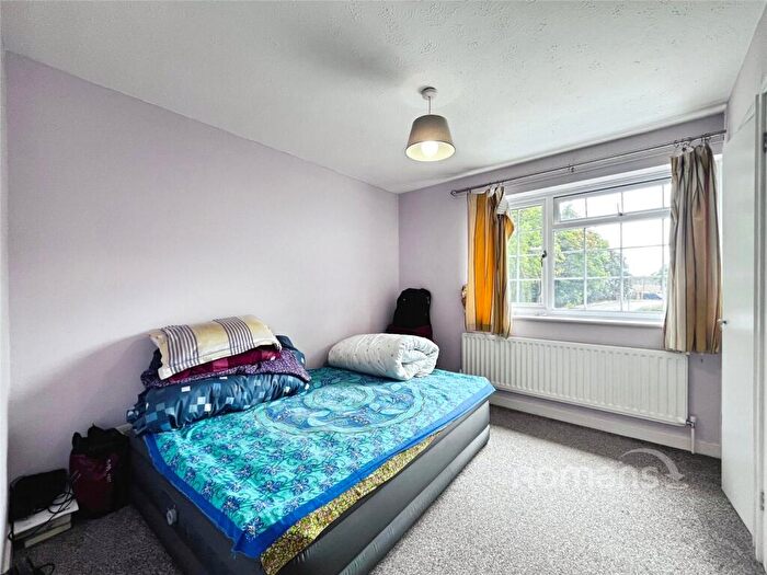 3 Bedroom Detached House For Sale In Woburn Avenue, Farnborough, Hampshire, GU14