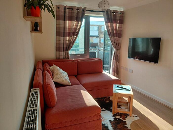 1 Bedroom Flat To Rent In Canal Walk, Southampton, Hampshire, SO14