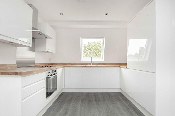 2 Bedroom Flat For Sale In Berrymead Gardens, Acton, W3