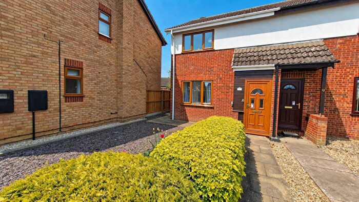 3 Bedroom Semi Detached House For Sale In Green Walk, Market Deeping, Peterborough, PE6