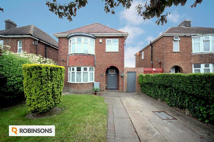 3 Bedroom Detached House To Rent In Chiltern Road, Dunstable LU6