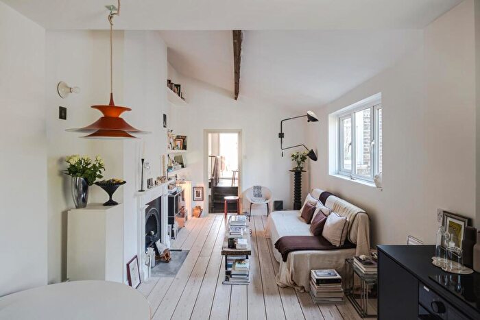 2 Bedroom Flat For Sale In Lichfield Road, London, E3