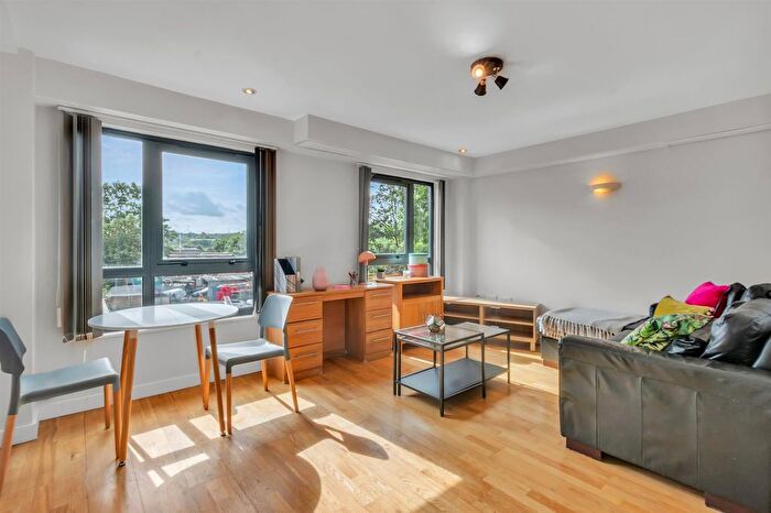 1 Bedroom Flat To Rent In Cardigan Road, Hyde Park, Leeds, LS6