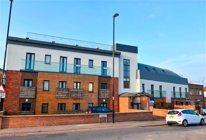 2 Bedroom Flat To Rent In Spence Court, Woodside Green, London, SE25