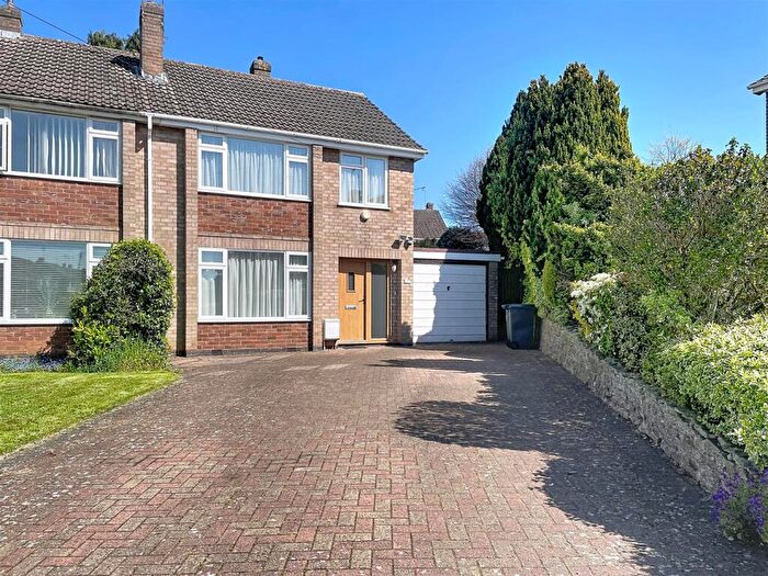 3 Bedroom Semi-Detached House For Sale In Priorsfield Road, Kenilworth, CV8