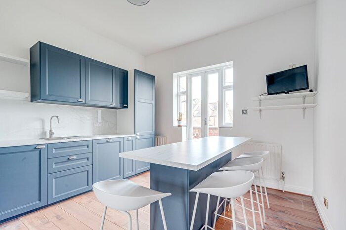 3 Bedroom Flat To Rent In Pattison Road, Hampstead, London, NW2