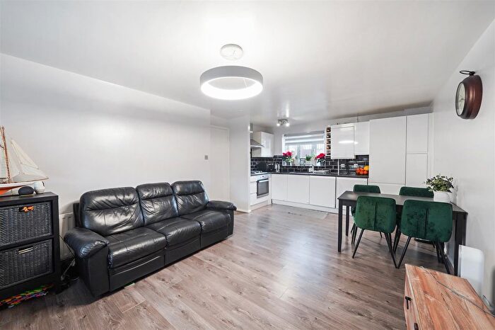 2 Bedroom Flat To Rent In Burnham Gardens, Addiscombe, Croydon, CR0