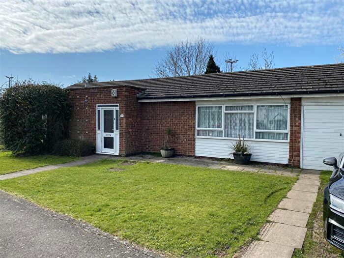 3 Bedroom Bungalow To Rent In Long Green, Chigwell, IG7