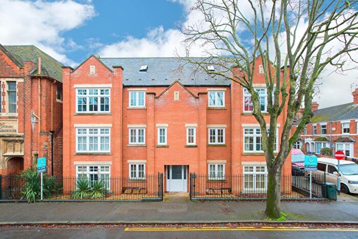 2 Bedroom Apartment To Rent In St. Peters Avenue, Kettering, NN16