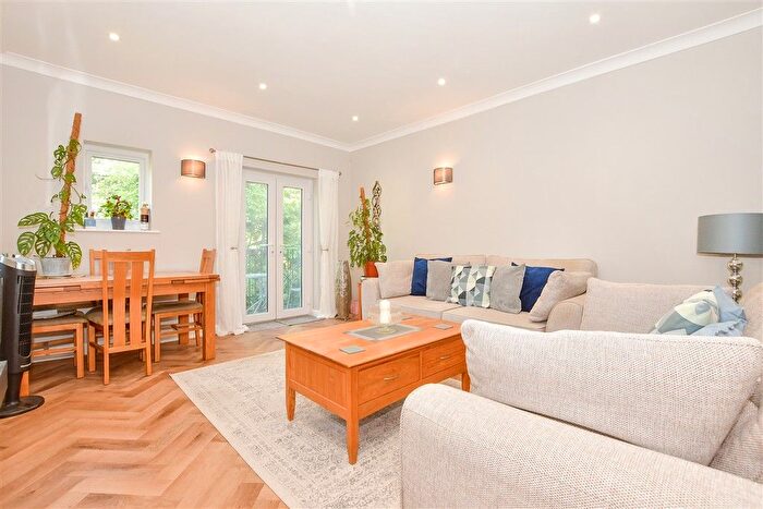 2 Bedroom Flat For Sale In Mill Street, East Malling, Kent, ME19