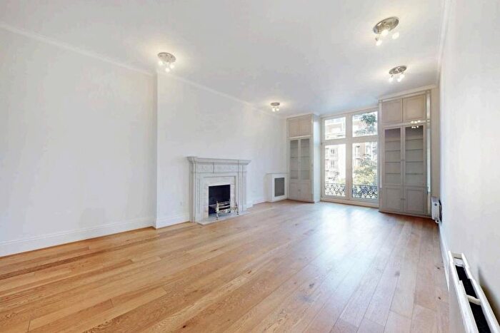 4 Bedroom Flat To Rent In Bickenhall Street, Marylebone, London, W1U