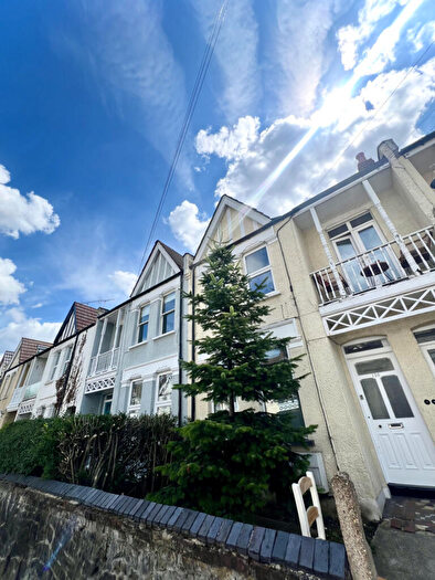 2 Bedroom Flat To Rent In Sirdar Road, N22