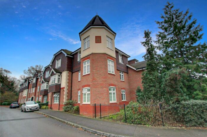 2 Bedroom Apartment To Rent In Addlestone, Surrey, KT15