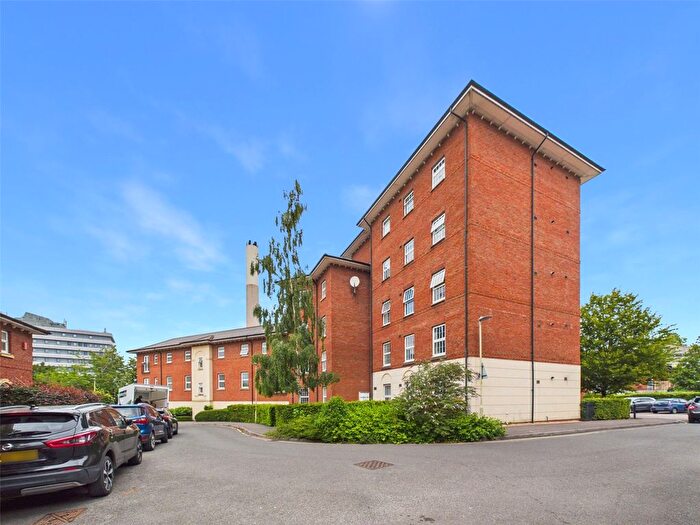 2 Bedroom Flat For Sale In Mayhill Way, Gloucester, Gloucestershire, GL1