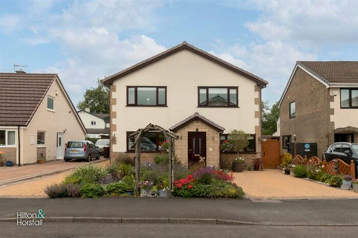 4 Bedroom Detached House For Sale In Meadow Way, Barnoldswick, BB18