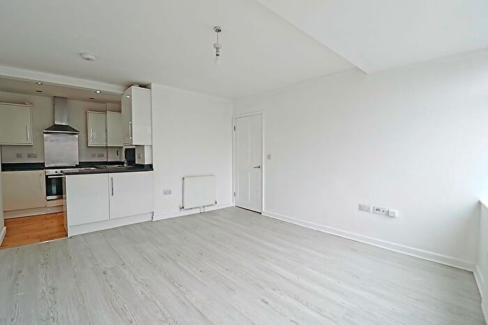 1 Bedroom Flat For Sale In London Road, Westcliff-On-Sea, SS0