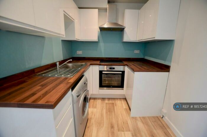 2 Bedroom Flat To Rent In Christchurch Road, Bournemouth, BH7