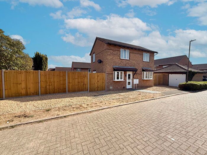 3 Bedroom Detached House For Sale In Kelso Close, Bletchley, MK3